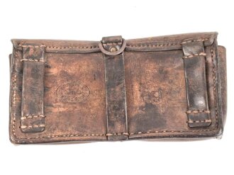 Schweiz, Patronentasche Leder datiert 1918, angetrocknet