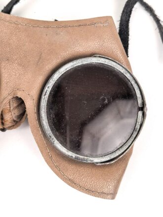 Schutzbrille Wehrmacht mit getönten Gläsern, das Band defekt und alt " repariert"