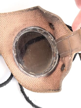 Schutzbrille Wehrmacht mit getönten Gläsern, das Band defekt und alt " repariert"
