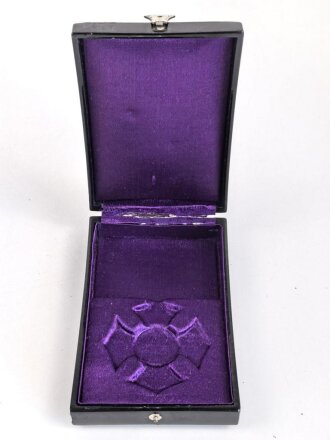 Japan 2. Weltkrieg, Rot Kreuz Ehrenzeichen 2. Stufe am Band. Mit Knopflochminiatur, in Lacketui