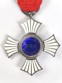Japan 2. Weltkrieg, Rot Kreuz Ehrenzeichen 2. Stufe am Band. Mit Knopflochminiatur, in Lacketui