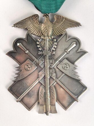 Japan 2. Weltkrieg, Orden von goldenen Drachen 7. Stufe ? am Band. Mit Knopflochminiatur, in Lacketui