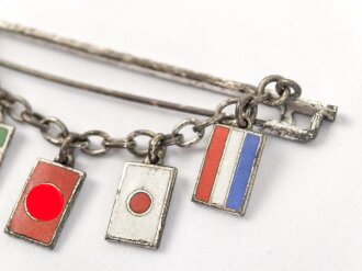 III.Reich, Brosche mit emaillierten Länderflaggen in gutem Zustand