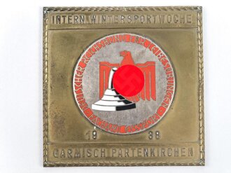 NSRL, Fachamt Eissport. Plakette anlässlich der Internationalen Wintersportwoche Garmisch Partenkirchen . Hersteller Poellath, Maße 7 x 7cm