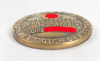 Deutsche Arbeitsfront ( DAF ) Gau Oberösterreich . Offizielles Ehrenzeichen " Werk-Ehrendienst im Heimatgau des Führers - Arbeit für dein Volk - Adelt dich selbst " Durchmesser 40mm, Nadel fehlt