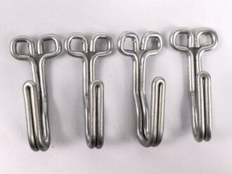 Vier Koppelhaken für eine Feldbluse der Wehrmacht, Aluminium