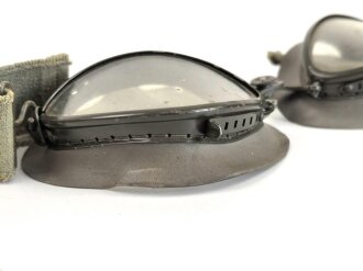 Kradmelderbrille Wehrmacht, Gummi weich, Band elastisch. Datiert 1941, guter Gesamtzustand