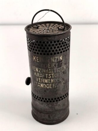 Dochtlampe zur Sammleranwärmung für Wehrmachtsfahrzeuge, ungereinigtes Stück, Originallack, datiert 1943