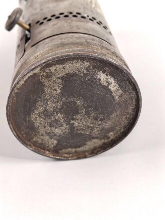 Dochtlampe zur Sammleranwärmung für Wehrmachtsfahrzeuge, ungereinigtes Stück, Originallack, datiert 1943