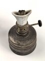 Dochtlampe zur Sammleranwärmung für Wehrmachtsfahrzeuge, ungereinigtes Stück, Originallack, datiert 1943