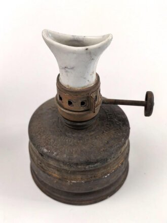 Dochtlampe zur Sammleranwärmung für Wehrmachtsfahrzeuge, ungereinigtes Stück, Originallack, datiert 1942