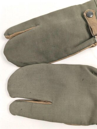 Paar Handschuhe für Kradmelder der Wehrmacht. Ungetragenes Paar in Grösse 9, datiert 1942