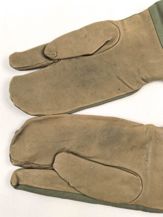 Paar Handschuhe für Kradmelder der Wehrmacht. Ungetragenes Paar in Grösse 9, datiert 1942