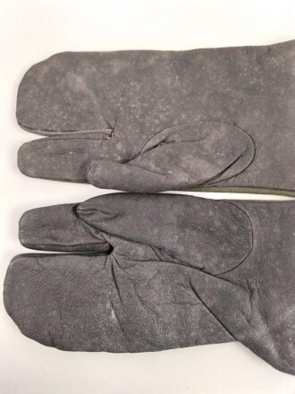 Paar Handschuhe für Kradmelder der Wehrmacht. Ungetragenes Paar in Grösse 8 mit Reichsbetriebsnummer