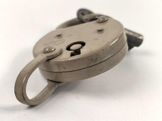 Wehrmacht Vorhängeschloss "Bora 1944", Originallack, Neuwertig mit zwei Schlüsseln, so auch an den Motorradpacktaschen verwandt