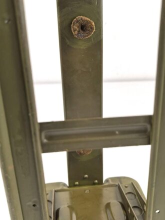 Gurttrommelträger 34 Wehrmacht. Überlackiertes Stück, Hersteller "bpr 1943"
