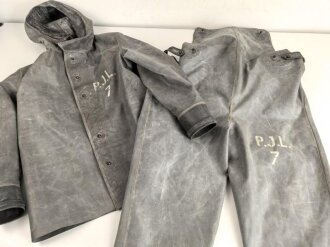 Schwerer Gasschutzanzug , Jacke und Hose aus weichem Gummi, jeweils Grösse 2. Hersteller Auer 1940. Jeweils ungereinigt