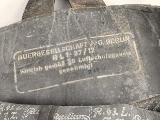 Schwerer Gasschutzanzug , Jacke und Hose aus weichem Gummi, jeweils Grösse 2. Hersteller Auer 1940. Jeweils ungereinigt