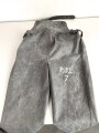 Schwerer Gasschutzanzug , Jacke und Hose aus weichem Gummi, jeweils Grösse 2. Hersteller Auer 1940. Jeweils ungereinigt
