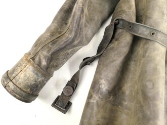Schwerer Gasschutzanzug , Jacke und Hose aus weichem Gummi, jeweils Grösse 2. Hersteller Auer 1940. Jeweils ungereinigt