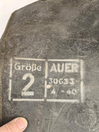 Schwerer Gasschutzanzug , Jacke und Hose aus weichem Gummi, jeweils Grösse 2. Hersteller Auer 1940. Jeweils ungereinigt