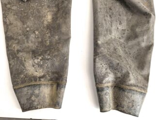 Schwerer Gasschutzanzug , Jacke und Hose aus weichem Gummi, jeweils Grösse 2. Hersteller Auer 1940. Jeweils ungereinigt