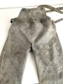 Schwerer Gasschutzanzug , Jacke und Hose aus weichem Gummi, jeweils Grösse 2. Hersteller Auer 1940. Jeweils ungereinigt