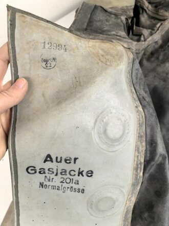 Schwerer Gasschutzanzug , Jacke und Hose jeweils in Teilen trocken. Ungereinigt