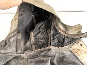 Schwerer Gasschutzanzug , Jacke und Hose jeweils in Teilen trocken. Ungereinigt