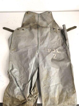 Schwerer Gasschutzanzug , Jacke und Hose jeweils in Teilen trocken. Ungereinigt