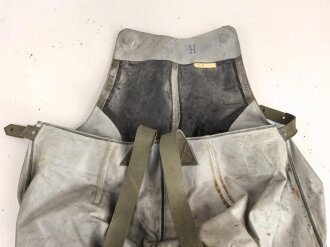 Schwerer Gasschutzanzug , Jacke und Hose jeweils in Teilen trocken. Ungereinigt