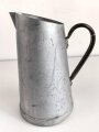 Wasserkanne Wehrmacht aus Aluminium, Hersteller MN39, aussen neuzeitlich silbern lackiert. Ungereinigt