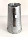 Wasserkanne Wehrmacht aus Aluminium, Hersteller MN39, aussen neuzeitlich silbern lackiert. Ungereinigt