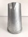 Wasserkanne Wehrmacht aus Aluminium, Hersteller MN39, aussen neuzeitlich silbern lackiert. Ungereinigt
