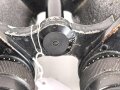 Dienstglas 10 x 50 Wehrmacht. Hersteller Carl Zeiss Jena. Gute Durchsicht, rechts mit vielen kleinen Punkten, deutliche Strichplatte. Die Okularringe eingeklebt