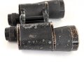 Dienstglas 10 x 50 Wehrmacht. Hersteller Carl Zeiss Jena. Gute Durchsicht, rechts mit vielen kleinen Punkten, deutliche Strichplatte. Die Okularringe eingeklebt