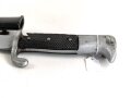 Kaiserreich und 1.Weltkrieg, kurzes Seitengewehr M1898 mit Sägerücken. Eigentumstsück, die hintere Griffschale beschädigt. Scheide Originallack