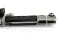 Kaiserreich und 1.Weltkrieg, kurzes Seitengewehr M1898 mit Sägerücken. Eigentumstsück, die hintere Griffschale beschädigt. Scheide Originallack