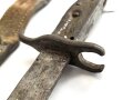 1. Weltkrieg, Ersatzseitengewehr im Koppelschuh. Blechprägegriff, ungereinigtes Stück, Originallack.