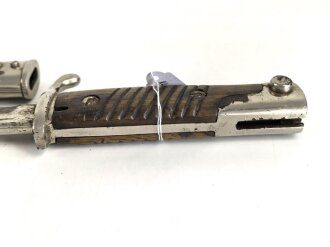 Kaiserreich und 1. Weltkrieg, Seitengewehr 98, Eigentumstück in gutem Gesamtzustand, die Scheide leicht geschrumpft