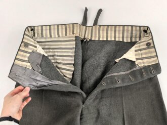 Stiefelhose für Offiziere der Waffen SS oder des Heeres. Eigentumstück aus italienischerm Tuch, getragen, mit etlichen Flickstellen