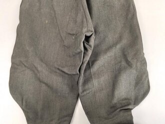 Stiefelhose für Offiziere der Waffen SS oder des Heeres. Eigentumstück aus italienischerm Tuch, getragen, mit etlichen Flickstellen