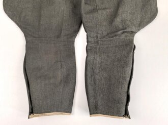 Stiefelhose für Offiziere der Waffen SS oder des Heeres. Eigentumstück aus italienischerm Tuch, getragen, mit etlichen Flickstellen