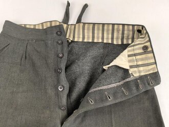 Stiefelhose für Offiziere der Waffen SS oder des Heeres. Eigentumstück aus italienischerm Tuch, getragen, mit etlichen Flickstellen