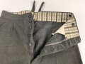 Stiefelhose für Offiziere der Waffen SS oder des Heeres. Eigentumstück aus italienischerm Tuch, getragen, mit etlichen Flickstellen