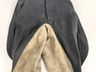 Stiefelhose für Offiziere der Luftwaffe. Getragenes Eigentumstück, leicht beschädigt