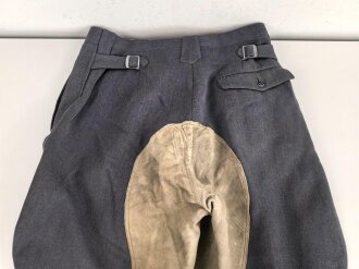 Stiefelhose für Offiziere der Luftwaffe. Getragenes Eigentumstück, leicht beschädigt