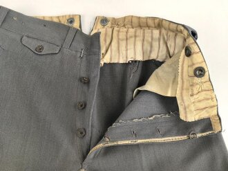 Stiefelhose für Offiziere des Heeres. Steingaues Eigentumstück, getragen, mit diversen alten Flickstellen