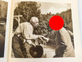"Hitler in seinen Bergen" Bilddokumente aus der Umgebung des Führers, mit Widmung der " EFKA Werk Fritz Kiehm" für ein Gefolgschaftsmitglied datiert 1938