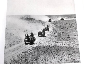 "Balkenkreuz über Wüstensand - Farbbilderwerk des deutschen Afrikakorps, datiert 1943, 159 Seiten, unter DIN A4 mit Widmung, Buchrücken geklebt